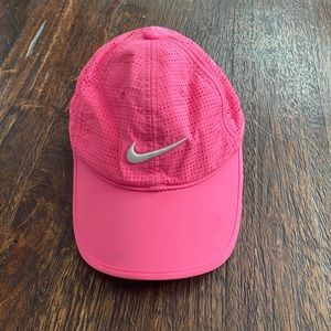 NIKE GOLF HAT